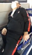 英亚体育登陆y6b:老伯公交车上＂睡着＂,实际已昏迷！细心车长